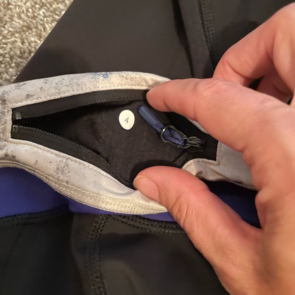 🍋EUC Lululemon Run: Inspire Crop II
Black / Milky Way Multi Print /Pigment Blue - Picture 3 of 9